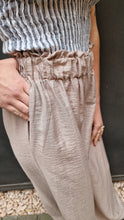 Carica l&#39;immagine nel visualizzatore di Gallery, SHANGHAI taupe pants
