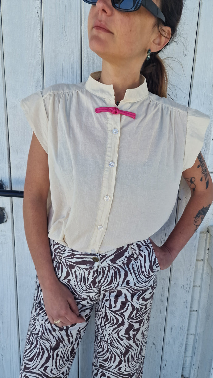 Camicia senza maniche con alamaro