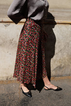Carica l&#39;immagine nel visualizzatore di Gallery, SAIGON midi skirt flower red
