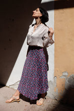 Carica l&#39;immagine nel visualizzatore di Gallery, SAIGON midi skirt flower fucsia
