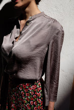 Carica l&#39;immagine nel visualizzatore di Gallery, GOA silk shirt taupe
