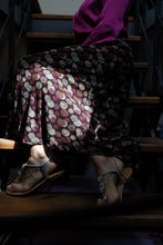Carica l&#39;immagine nel visualizzatore di Gallery, SAIGON midi skirt flower brown
