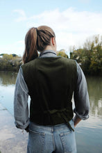 Carica l&#39;immagine nel visualizzatore di Gallery, ALMA gilet in velluto a coste verde
