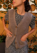 Carica l&#39;immagine nel visualizzatore di Gallery, Gilet in maglia
