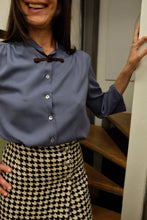 Carica l&#39;immagine nel visualizzatore di Gallery, Vittoria shirt - seta lavata e alamaro
