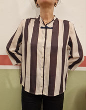Carica l&#39;immagine nel visualizzatore di Gallery, Vittoria stripes shirt - seta a righe e alamaro
