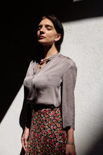 Carica l&#39;immagine nel visualizzatore di Gallery, GOA silk shirt taupe
