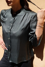 Carica l&#39;immagine nel visualizzatore di Gallery, GOA silk shirt green
