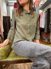 Carica l&#39;immagine nel visualizzatore di Gallery, Vittoria shirt - seta lavata e alamaro
