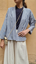 Carica l&#39;immagine nel visualizzatore di Gallery, DELHI kimono blu stripes
