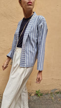 Carica l&#39;immagine nel visualizzatore di Gallery, DELHI kimono blu stripes
