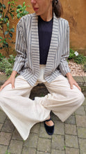 Carica l&#39;immagine nel visualizzatore di Gallery, DELHI kimono grey stripes
