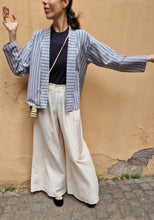 Carica l&#39;immagine nel visualizzatore di Gallery, DELHI kimono blu stripes
